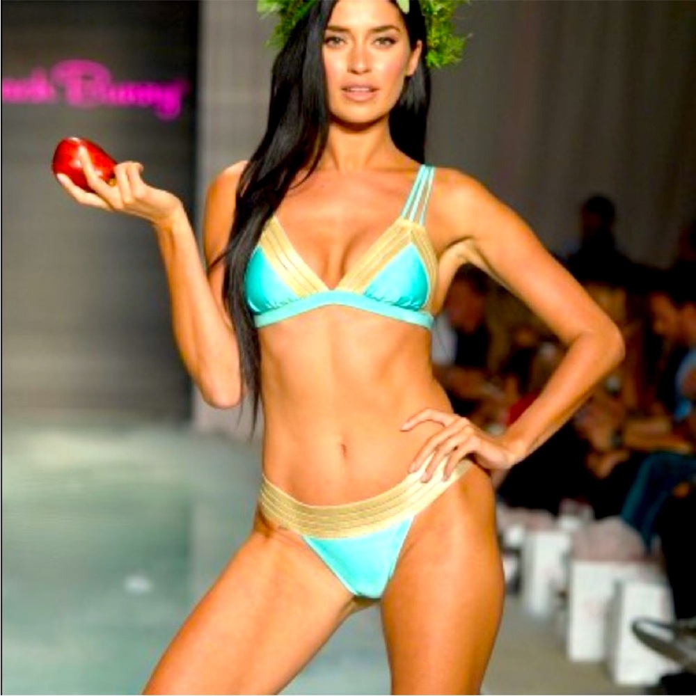 Beach bunny biquíni set size L.